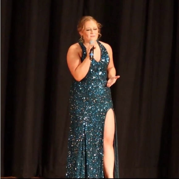 Emerald Green Evening Gown/Prom Dress - Picture 2 of 2